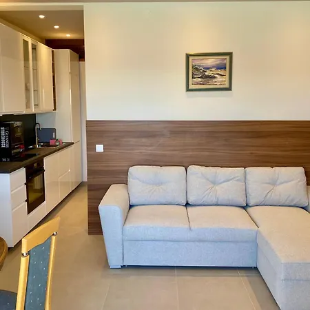 Eden Adults Only Τρογκίρ