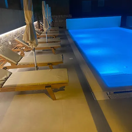 Eden Adults Only 3* Τρογκίρ