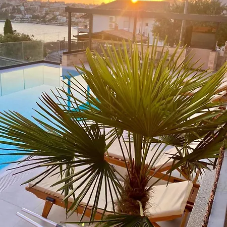 Eden Adults Only Πανσιόν Τρογκίρ