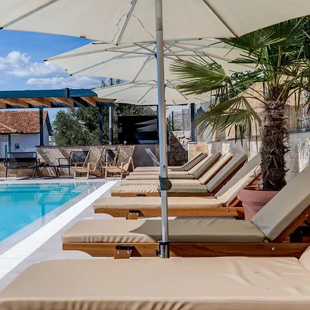 Eden Adults Only Τρογκίρ