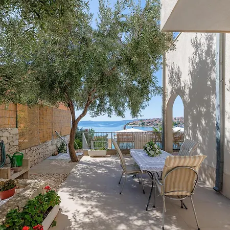 Eden Adults Only Πανσιόν Τρογκίρ