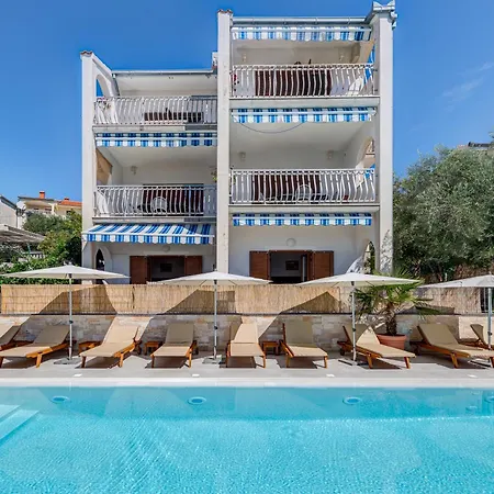 Eden Adults Only 3* Τρογκίρ