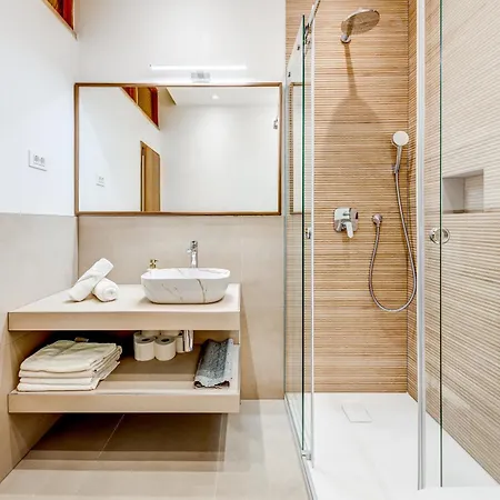 Eden Adults Only Τρογκίρ