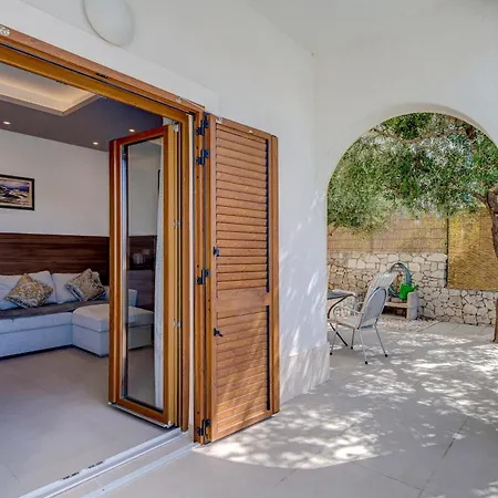 Πανσιόν Eden Adults Only Τρογκίρ