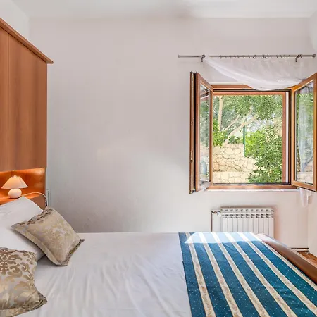 Eden Adults Only Τρογκίρ