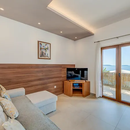 Eden Adults Only Τρογκίρ